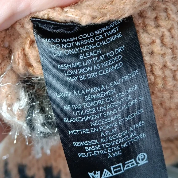 Urban Outfitters M Cropped Tan Snowflake Fuzzy Sweater Pullover - Picture 9 of 10